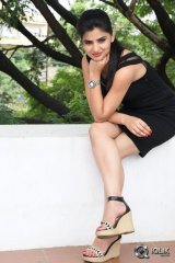 Kamna Ranawat Interview About Selfie Raja